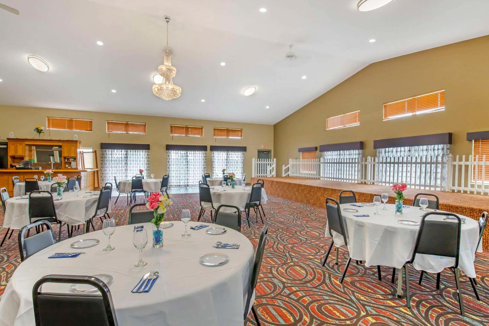 Comfort Inn & Suites New Lisbon Exterior foto