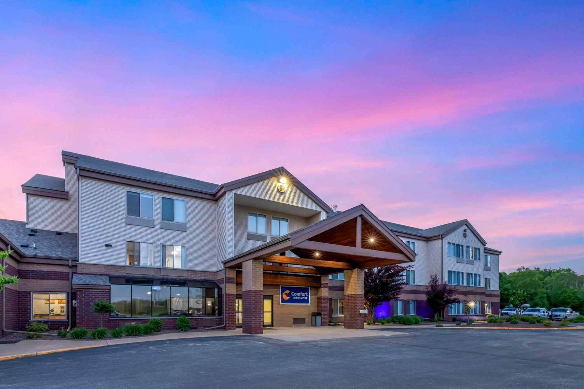 Comfort Inn & Suites New Lisbon Exterior foto